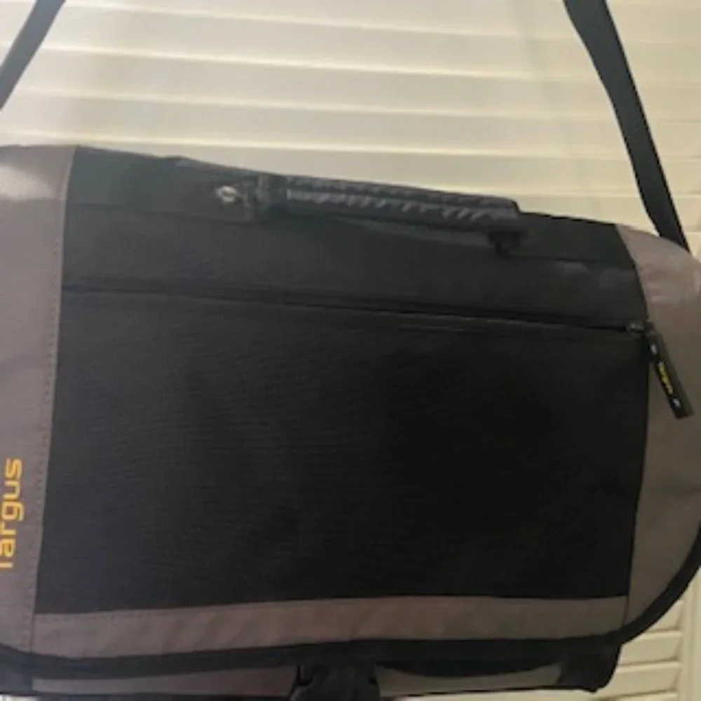 NWOT Targus UNISEX Laptop Briefcase